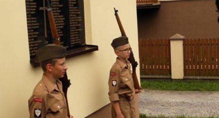Tablica bechowców zniknie z remizy?