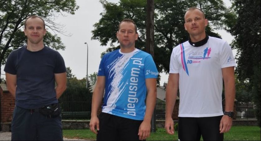 Policjanci pobiegli w pielgrzymce 