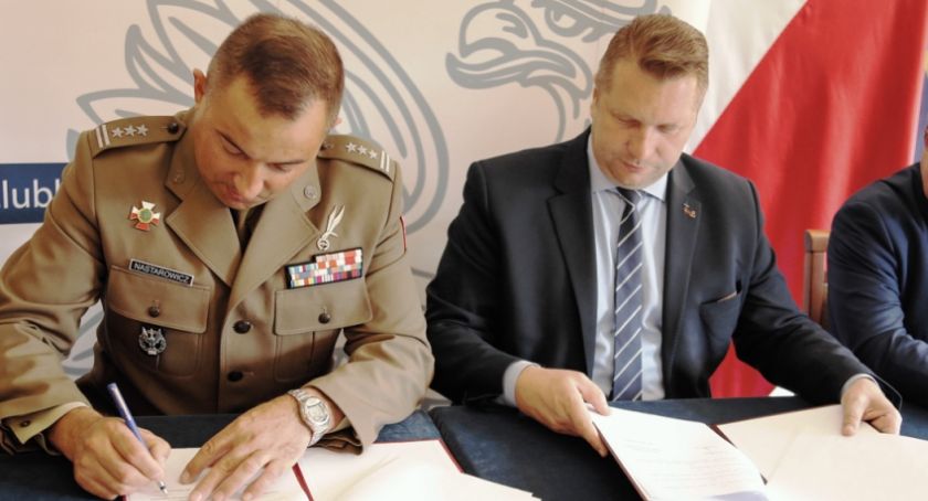 Terytorialsi i wojewoda scementowani umową