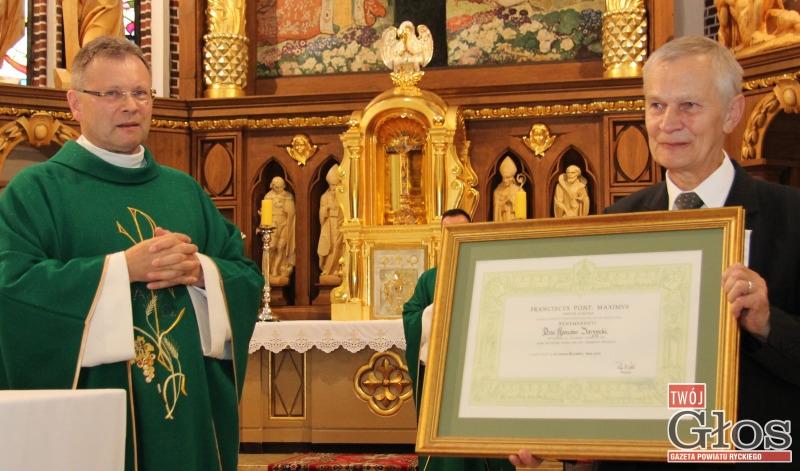 Przez 50 lat oddany Kościołowi. Docenił to papież Franciszek
