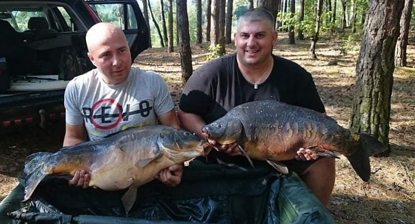 Dęblin. Dariusz Błachnio złowił 15-kilogramowego karpia