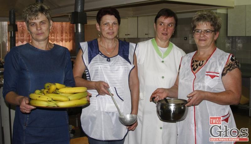 Coraz więcej dzieci je zdrowe obiady w szkole