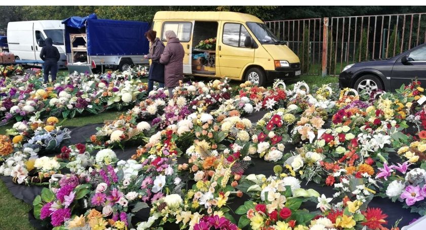 Wszystkich Świętych coraz bliżej. Handel kwiatami kwitnie