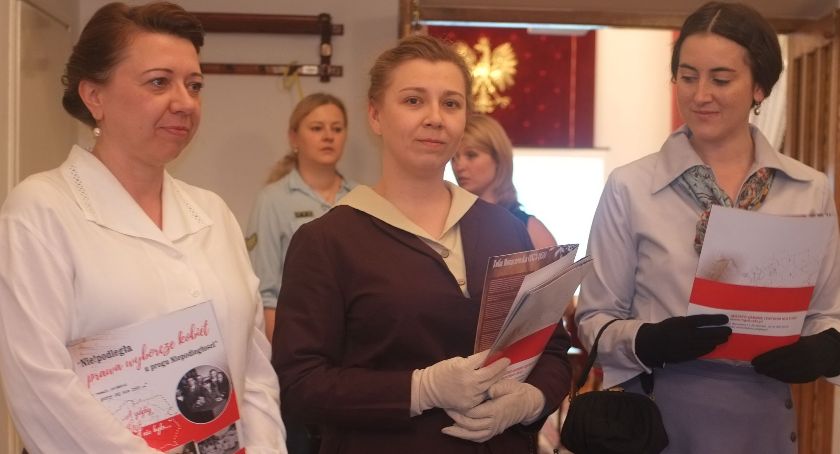 Poznawali historię sufrażystek