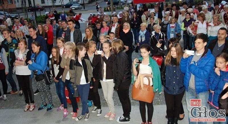 Ludowe granie w centrum miasta