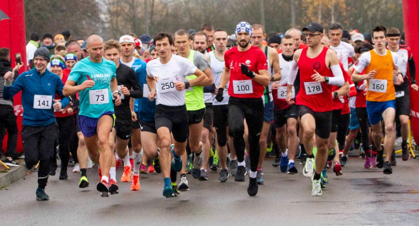 Andrzej Starżyński i Paulina Krawczak zwycięzcami X Biegu Niepodległości w Rykach (ZDJĘCIA)