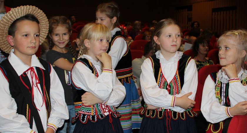 Przenieśli widzów do świata tańców narodowych 