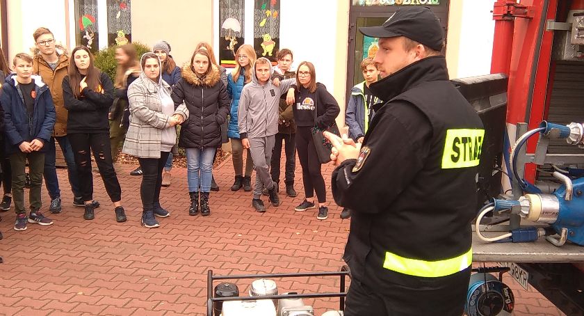 Strażacy pojechali do szkoły w Leopoldowie