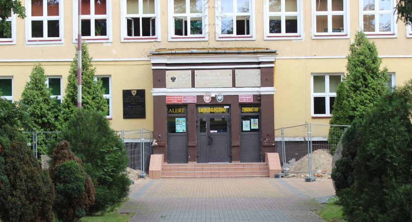 Kuratorium: W dęblińskim ZSO złamano prawo