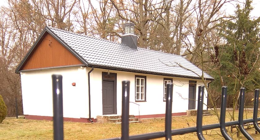 Ludzie chcą się modlić na Mszy, ale brakuje księży