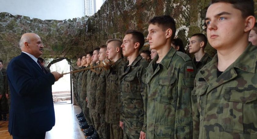 Sobieszyn: Ślubowali na sztandar szkoły 