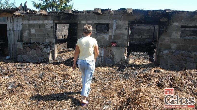 Spłonęła obora, a w niej koń i świnie