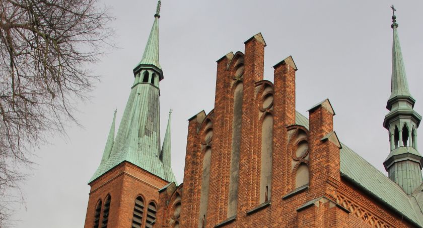 Złodzieje okradli kościół w Rykach