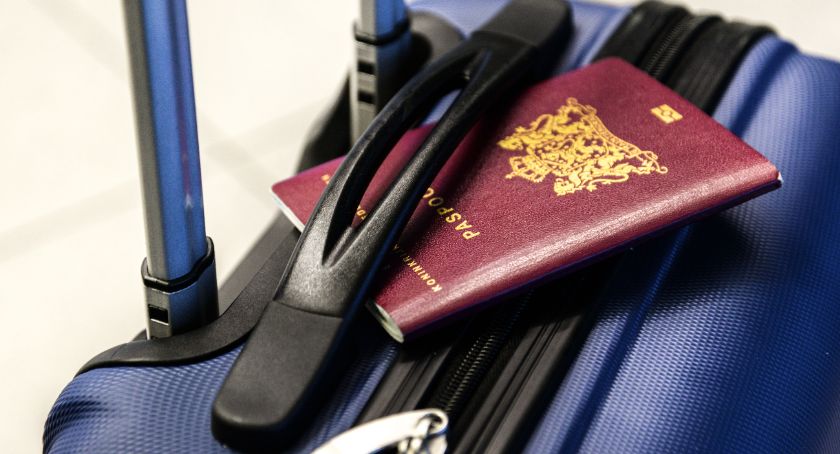 Każdy kto wróci z zagranicy musi skontaktować się z sanepidem