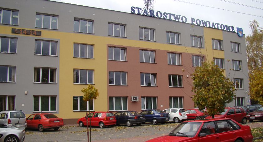 Powiat: Sprawy urzędowe na telefon i e-mail