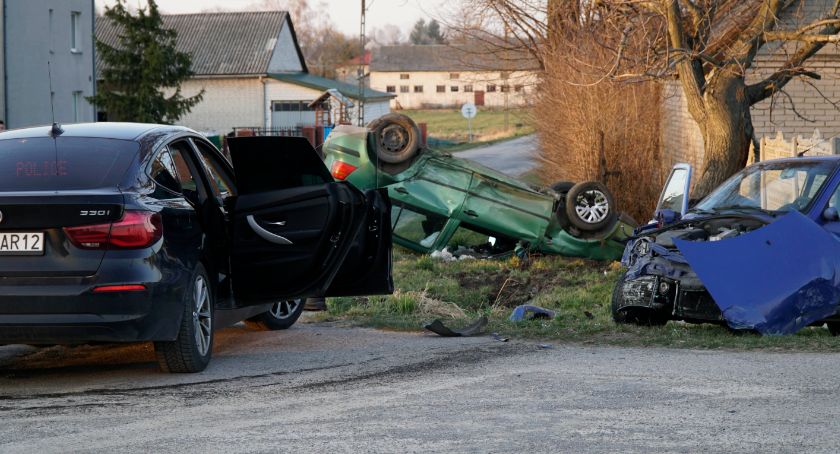 Wypadek na skrzyżowaniu w Owni (gm. Ryki)