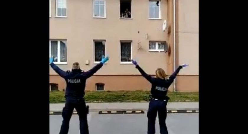 Z Polski - Policjanci dzieciom na kwarantannie