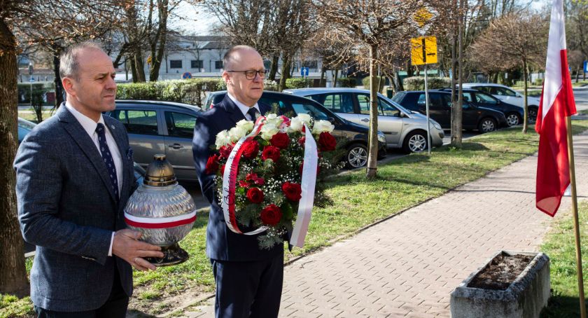 Samorządowcy oddali hołd ofiarom katastrofy smoleńskiej 