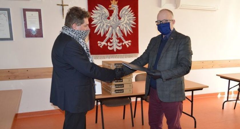 Do ryckich szkół trafiło 38 tabletów 