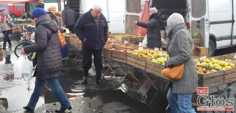 Na zakupy tylko w kaloszach
