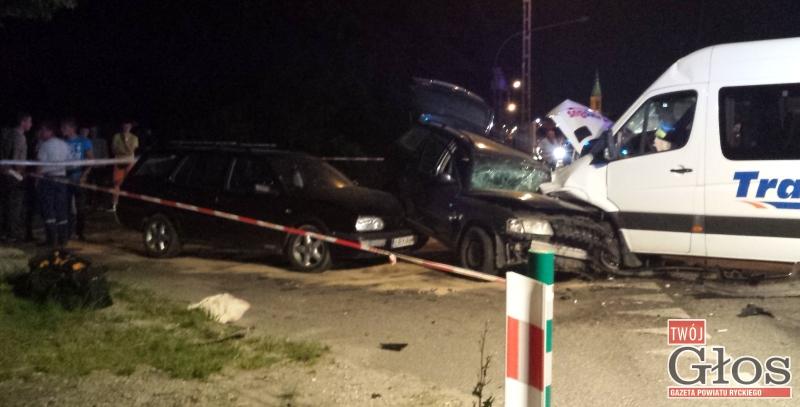 Trzy osoby ranne w zderzeniu busa i osobówki