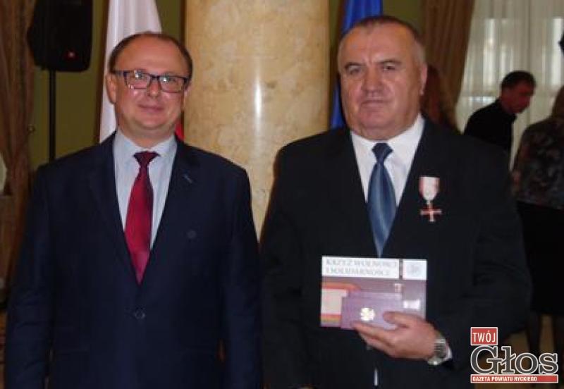 Pałowali go za 