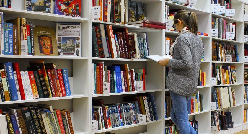 Biblioteka otwiera się na czytelników