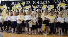 Od 10 lat Szkoła Podstawowa w Nowej Rokitni nosi imię najwybitniejszego Polaka (Zdjęcia)
