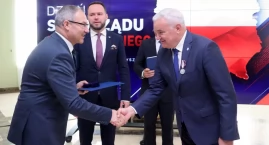 Dęblin: Burmistrz Roman Dariusz Bytniewski odznaczony za zasługi dla samorządu