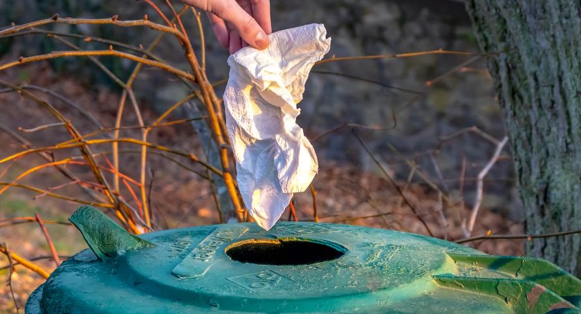 Przepełnione pojemniki na śmieci w Osielsku? Urząd odpowiada