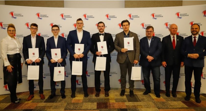 Stypendia sportowe marszałka województwa dla zawodników Dębów Osielsko