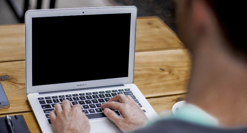 Masz laptopa z którego nie korzystasz? Dzieci z terenu gminy Osielsko ich potrzebują