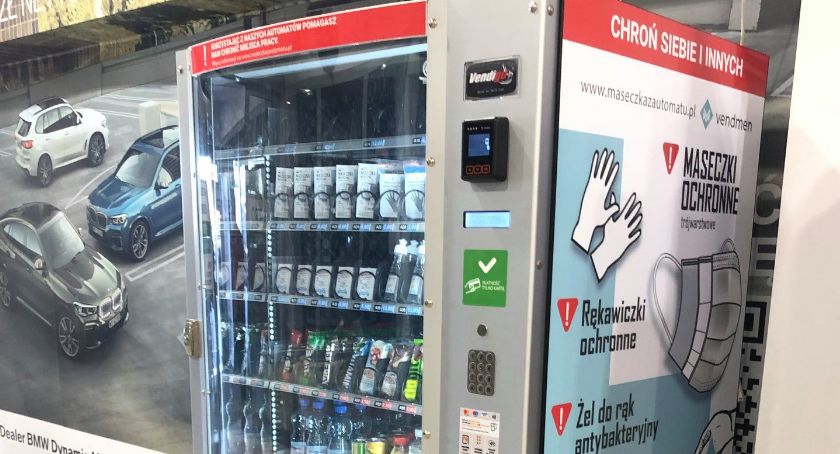W Osielsku stanął maseczkomat. To pierwsze takie urządzenie w powiecie bydgoskim