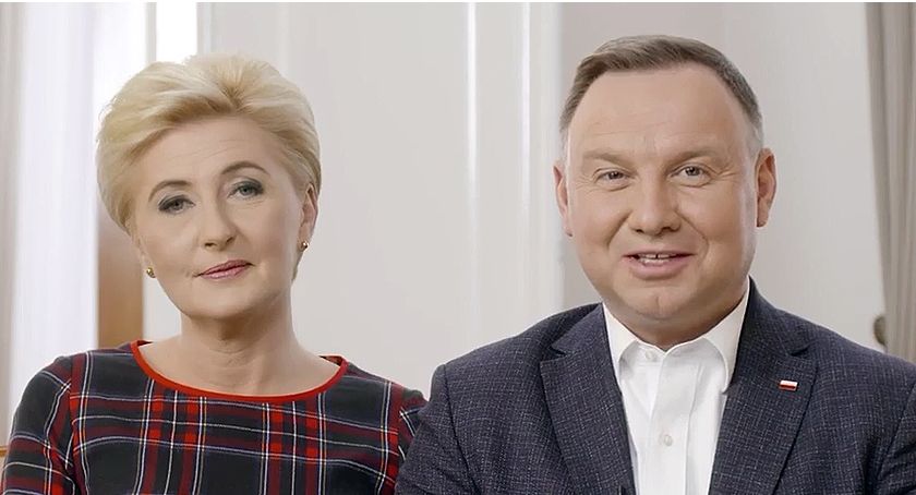 Andrzej i Agata Duda przyłapani podczas domówki. Prezydent wyszedł BEZ MASECZKI! (FOTO)