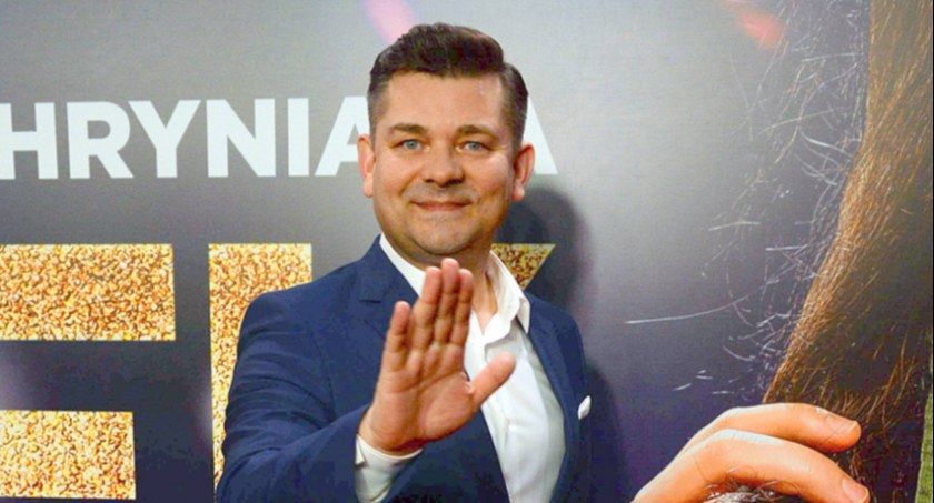 Zenek Martyniuk został obrzucony jajkami na scenie. Zdenerwowany chciał przerwać koncert (WIDEO)