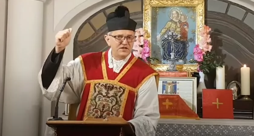 Nikt nie przyszedł na mszę! Ksiądz Woźnicki jest mocno rozczarowany