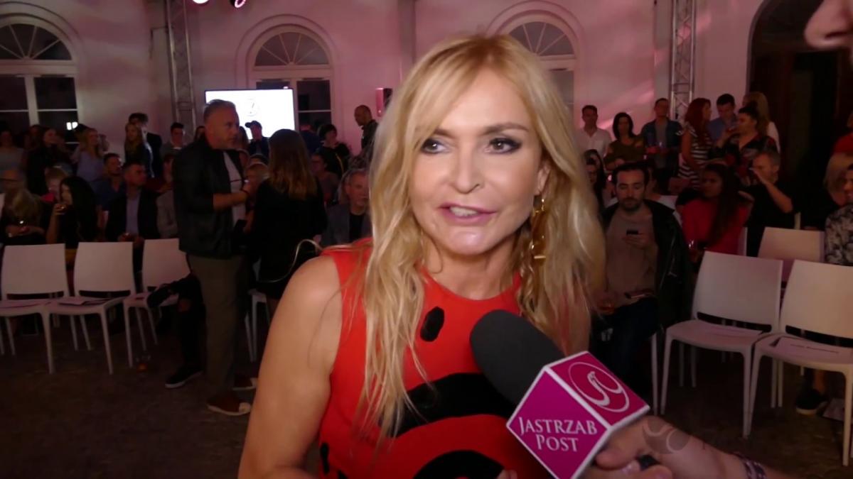 Monika Olejnik ma 61 lat i nie wstydzi się pozować w stroju kąpielowym! Jak to robi?