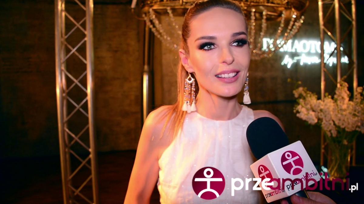 Kasia Sowińska zaskoczona pytaniami dziennikarza. W pewnym momencie odjęło jej mowę