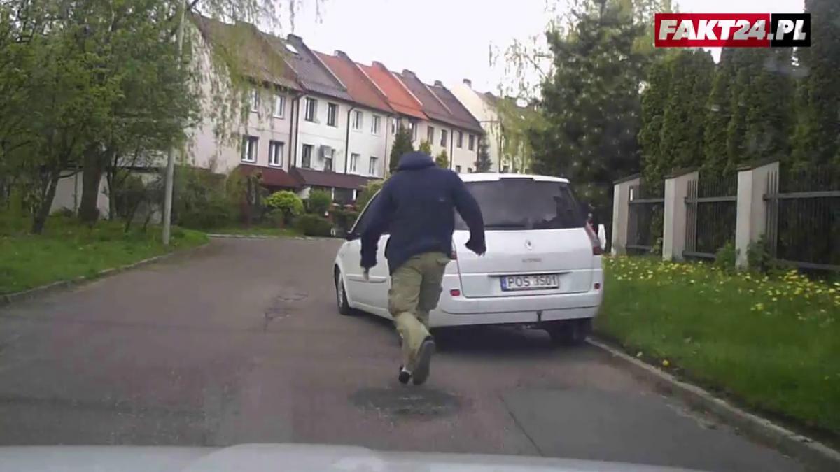 SZOK! Taksówkarze narażali swoje życie, żeby zatrzymać kierowcę Ubera. ZOBACZ!
