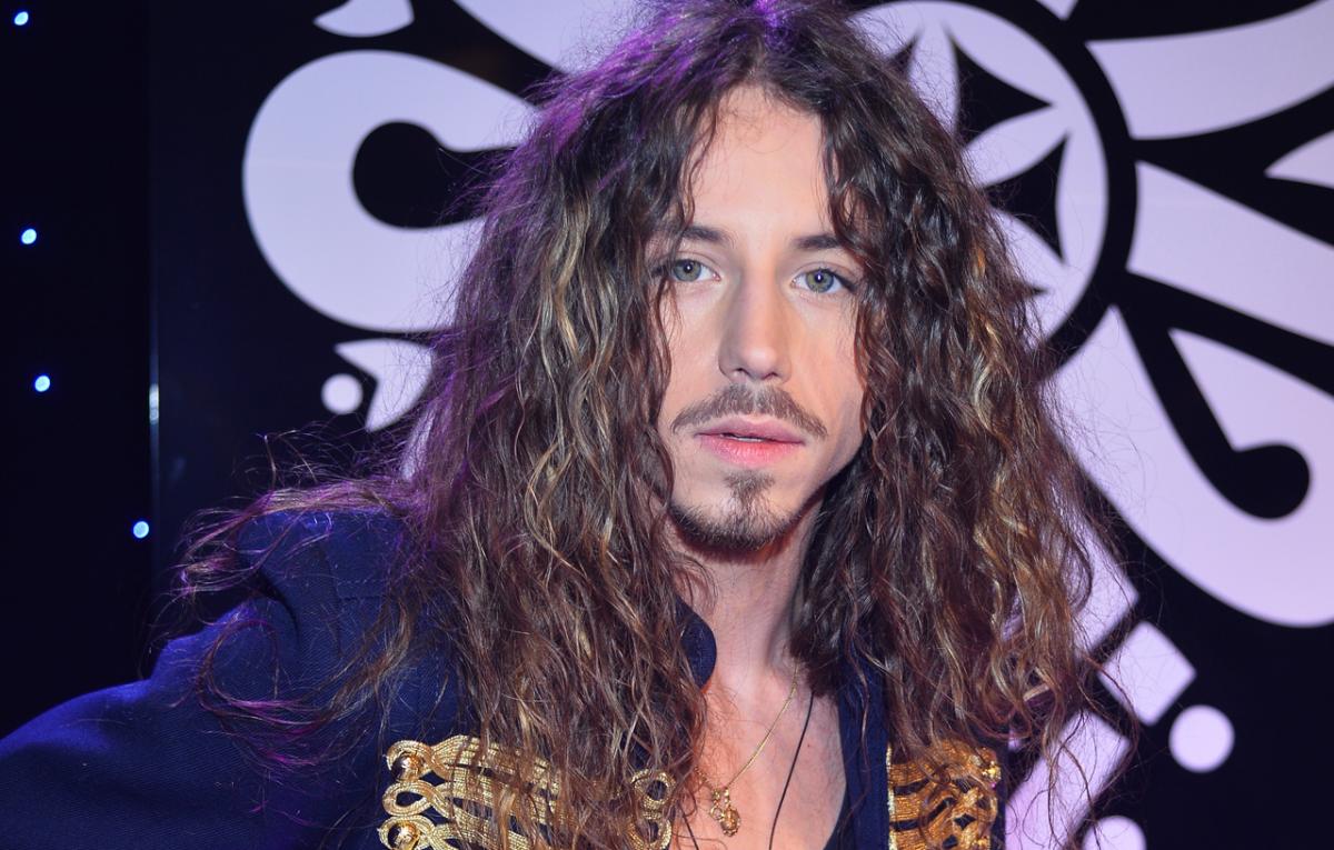 Michał Szpak obrzucony jajkami podczas koncertu. Znamy jego komentarz!