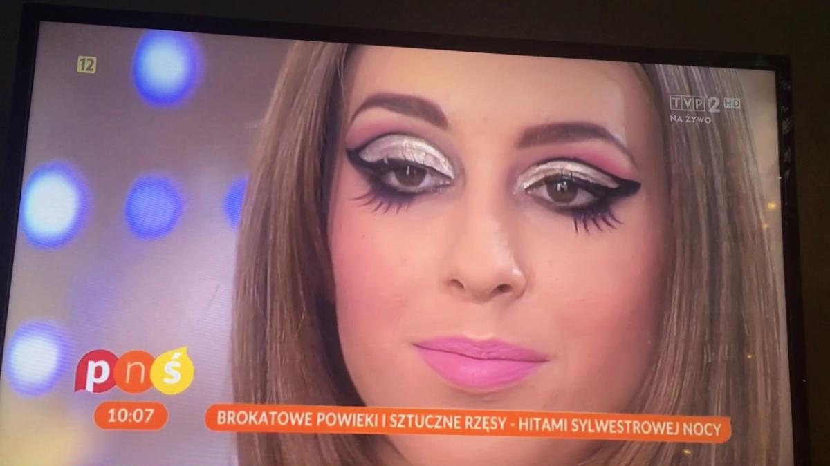 Internauci wyśmiali sylwestrowe makijaże z 