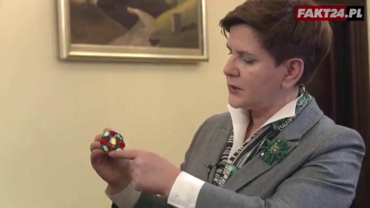 Premier Szydło odsłoniła tajemnicę swoich broszek