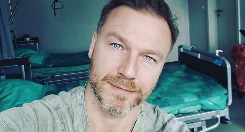 KORONAWIRUS. Krystian Wieczorek oburzony: Służba zdrowia daje d*py na całej linii!
