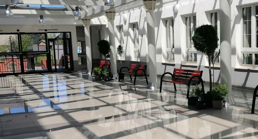 Szkolne patio w Jednorożcu uległo metamorfozie [Zdjęcia]