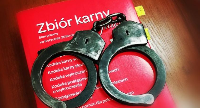 ,,Zniknęły” pieniądze i telefon - policjanci szybko zatrzymali podejrzanego
