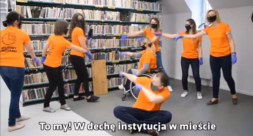 Przasnyska Biblioteka w #hot16challenge2 [Wideo]