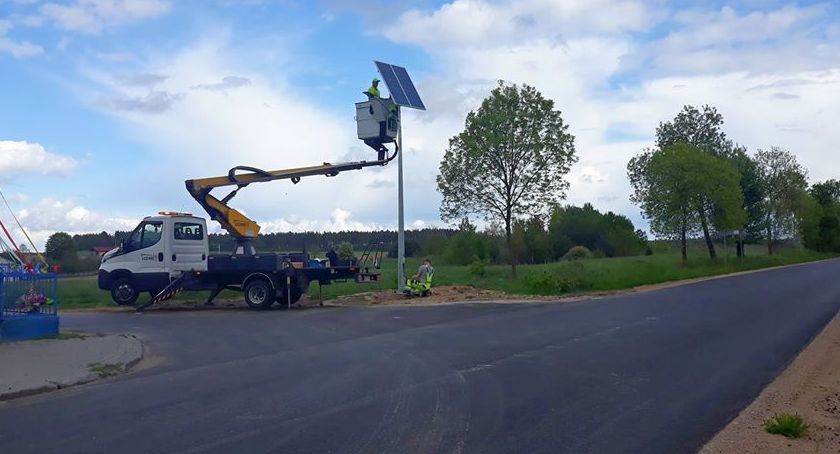 Kończą się remonty dróg powiatowych – newralgiczne odcinki mają już gotowe oświetlenie!