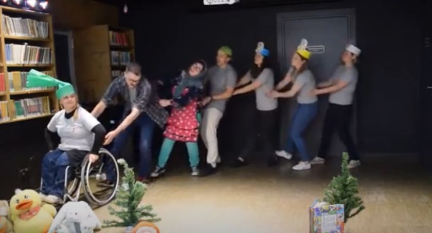 Nietuzinkowy Dzień Dziecka z przasnyską biblioteką [Wideo]