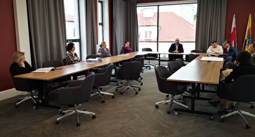 Lotnisko w Przasnyszu szansą na rozwój regionu. Owocne spotkanie z Zarządu Powiatu Przasnyskiego z Politechniką Warszawską.