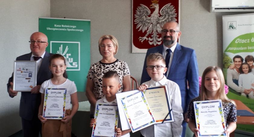 Konkurs plastyczny KRUS rozstrzygnięty! Starosta Krzysztof Bieńkowski wręczył wyróżnienia.
